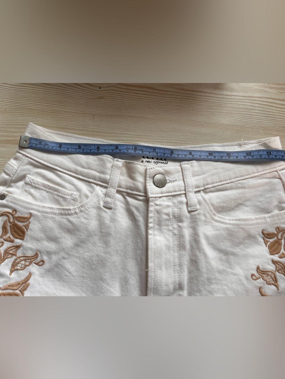 a.n.a Cream Denim Shorts y with Tan Floral Embroidery - Picture 7 of 8